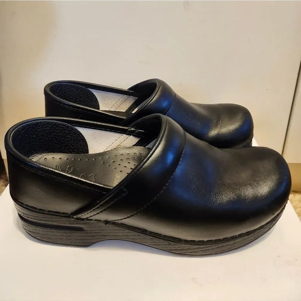 Dansko Pro 2.0 Black Leather Closed Back Clogs Sz.7/37 Wide Width Ret.$145